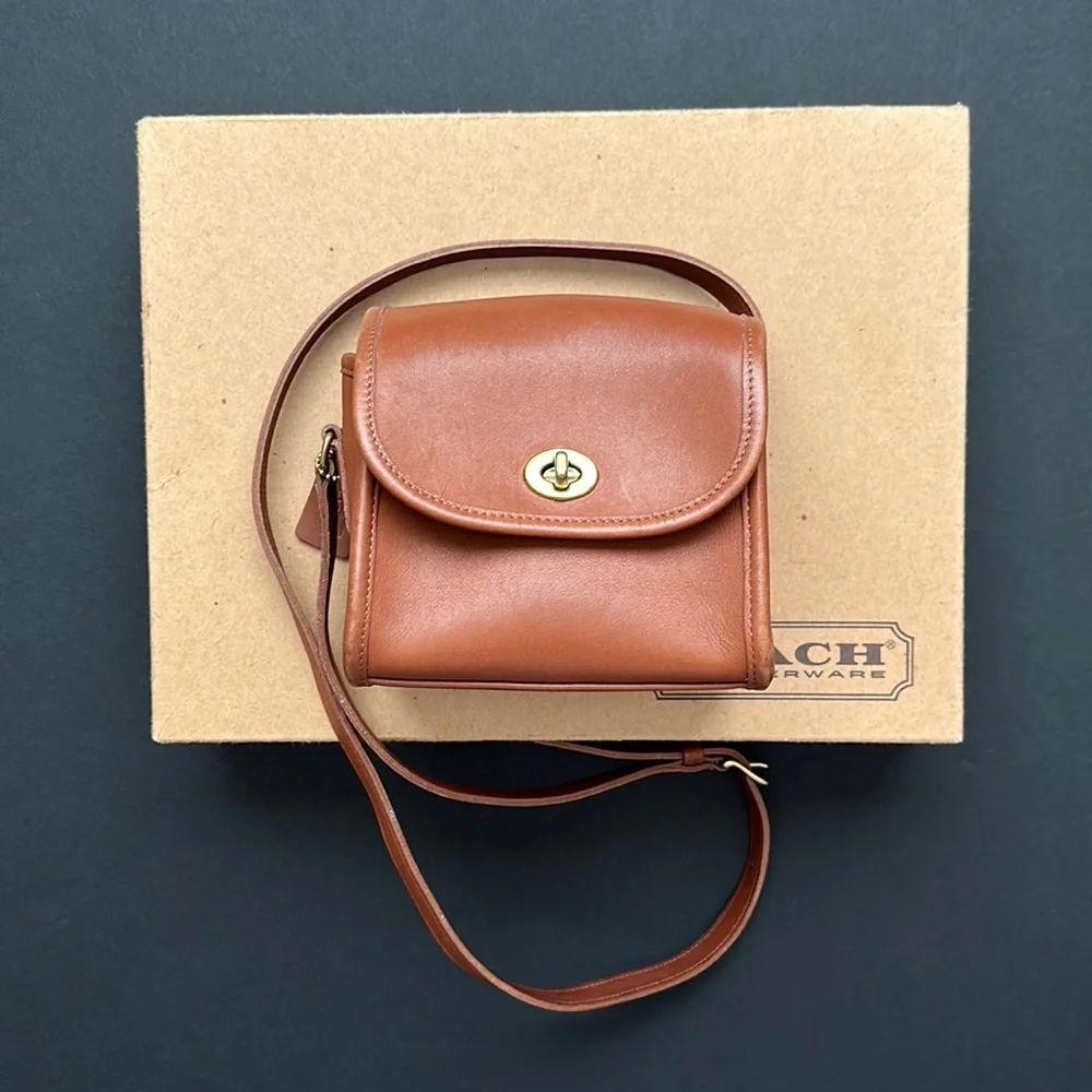 12/13 AT 3:00 PM EST COACH TALK

Vintage Coach 💼 👜……..and history!! - Picture 5 of 16
